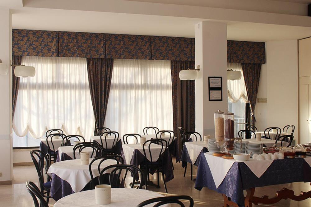 Hotel Grand Meeting ريميني المظهر الخارجي الصورة