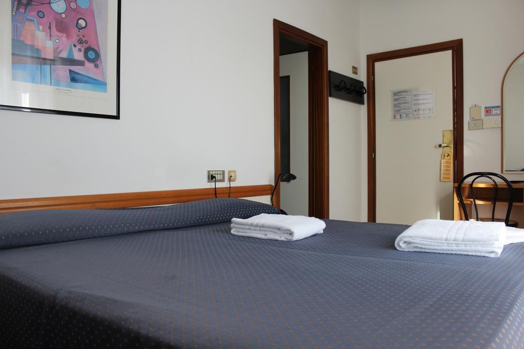 Hotel Grand Meeting ريميني المظهر الخارجي الصورة