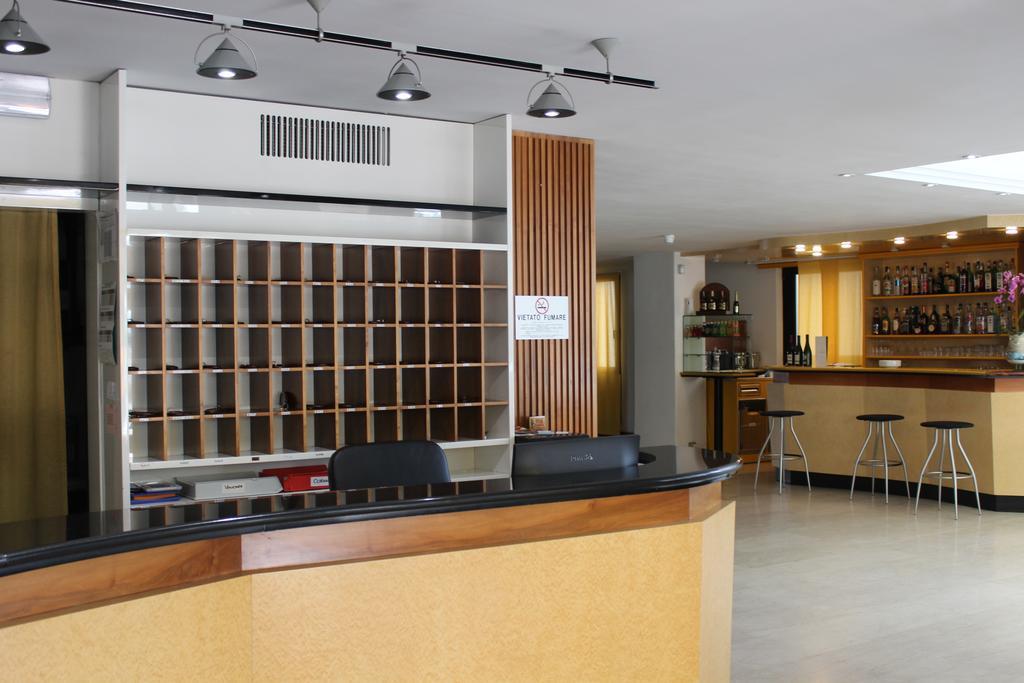 Hotel Grand Meeting ريميني المظهر الخارجي الصورة